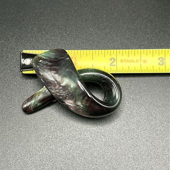 VTG Statement Clip On Acrylic Swirl Ribbon Shape Dark Green 80s - Picture 8 of 9